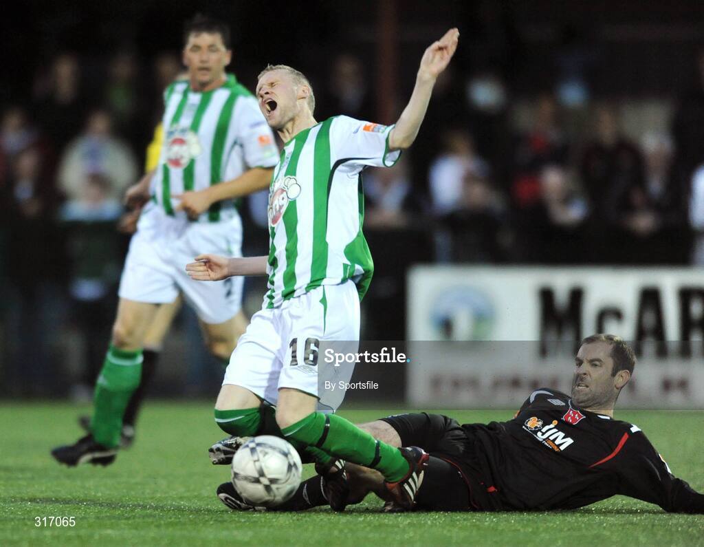 18 August 2008; Mark Duggan, Bray Wanderers, in action against Trevor Vaughan, Dundalk. FAI Ford Cup Fourth Round Replay, Dundalk v Bray Wanderers, Oriel Park, Dundalk, Co. Louth. Photo by Sportsfile