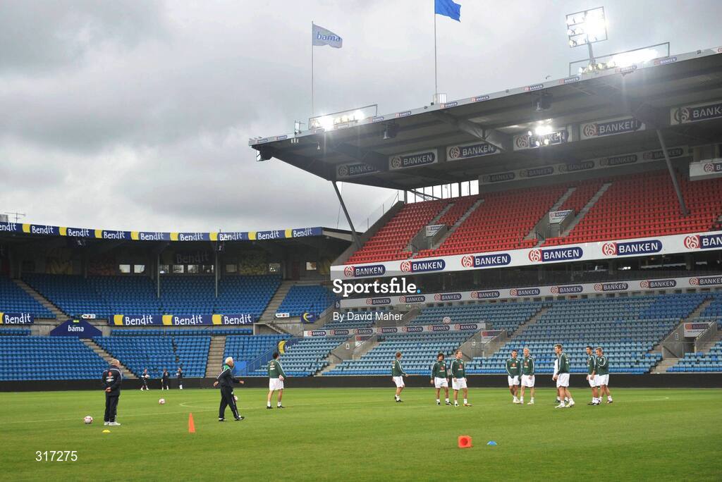 19 August 2008; A general view of Republic of Ireland players and staff during squad training. Ullevall Stadium, Oslo, Norway. Picture credit: David Maher / SPORTSFILE