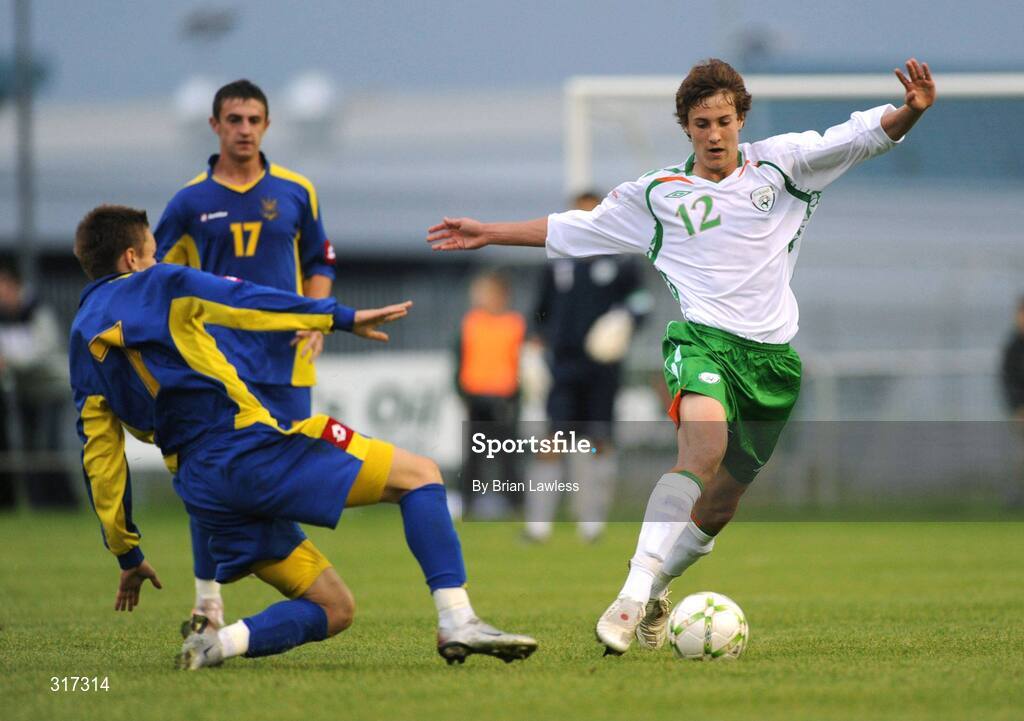 19 August 2008; Conor Henderson, Republic of Ireland, in action against Dmytriy Korkishko, Ukraine. Under-19 Four Nations International Tournament, Leah Victoria Park, Tullamore, Co. Offaly. Picture credit: Brian Lawless / SPORTSFILE