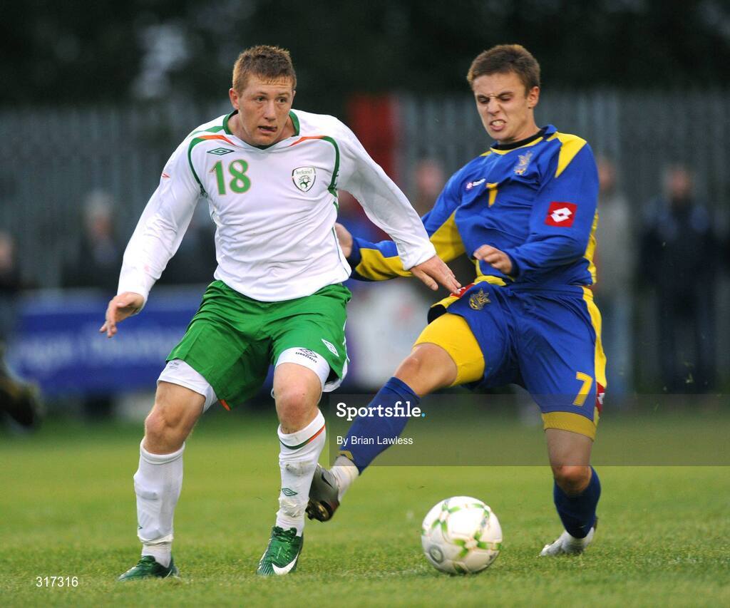 19 August 2008; Paul Murphy, Republic of Ireland, in action against Dmytriy Korkishko, Ukraine. Under-19 Four Nations International Tournament, Leah Victoria Park, Tullamore, Co. Offaly. Picture credit: Brian Lawless / SPORTSFILE