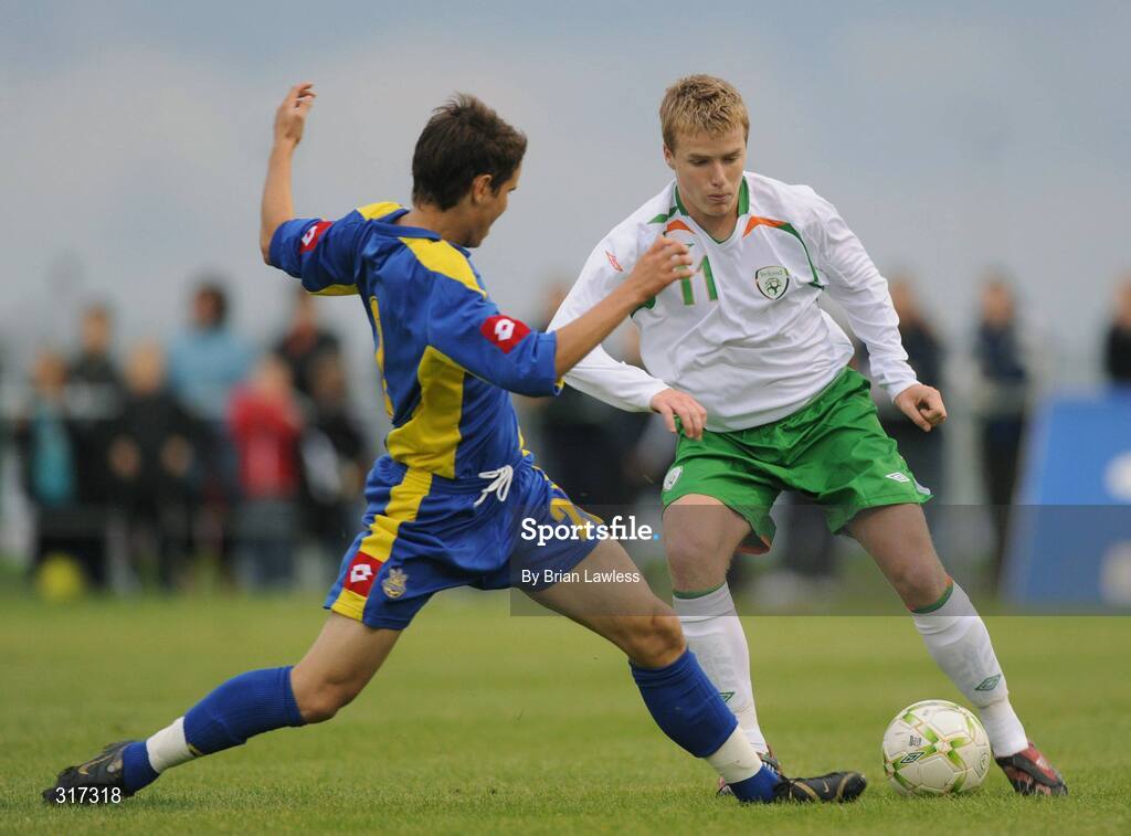19 August 2008; Damien McCrory, Republic of Ireland, in action against Kostyantym Voznyuk, Ukraine. Under-19 Four Nations International Tournament, Leah Victoria Park, Tullamore, Co. Offaly. Picture credit: Brian Lawless / SPORTSFILE