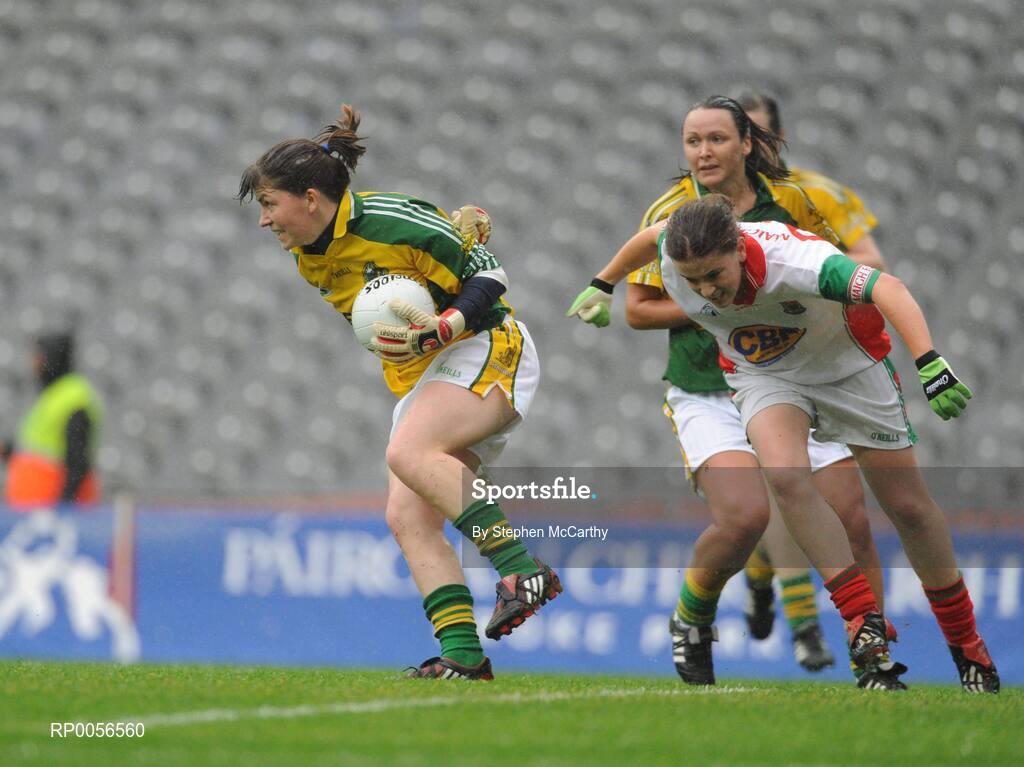 16 August 2008; Kerry goalkeeper Laoise O'Driscoll breaks free with the ball. TG4 All-Ireland Ladies Senior Football Championship Quarter-Final, Mayo v Kerry, Croke Park, Dublin. Picture credit: Stephen McCarthy / SPORTSFILE