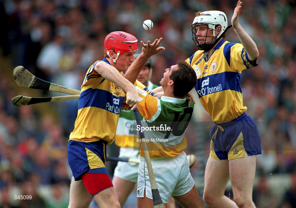 3 September 1995; Johnny Dooley, Offaly under pressure from Brian Lohan, left, and Frank Lohan, Clare, Clare v Offaly, All Ireland hurling Final, Croke Park, Dublin. Picture credit; Ray McManus/SPORTSFILE
