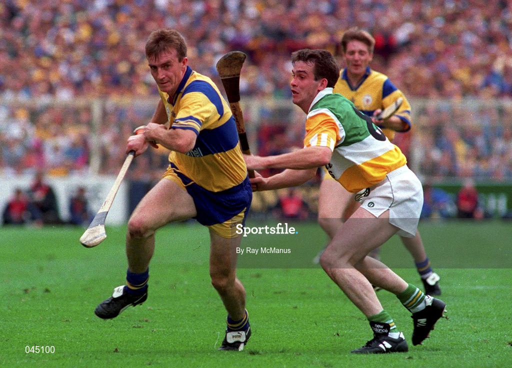 3 September 1995; Fergus Tuohy, Clare breaks clear of Johnny Pilkington, Offaly, Clare v Offaly, All Ireland hurling Final, Croke Park, Dublin. Picture credit; Ray McManus/SPORTSFILE