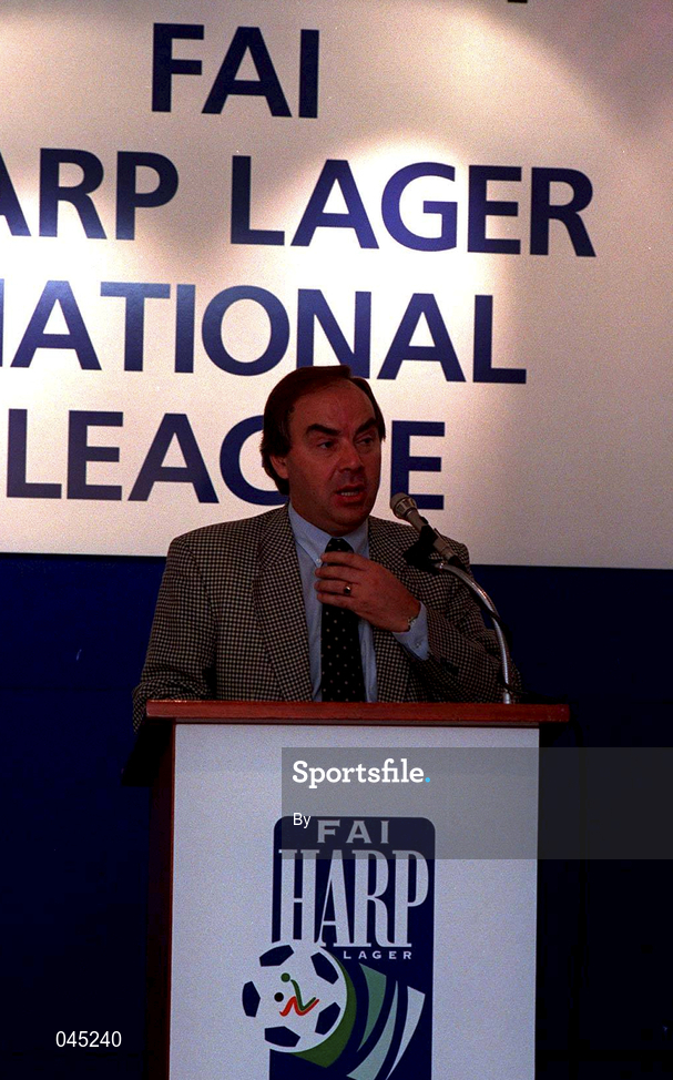 The FAI Commercial Manager, Mr Donie Butler, introducing the principle speakers at the Harp Lager reception. 18th July 1996. Soccer. Pic Brendan Moran / SPORTSFILE