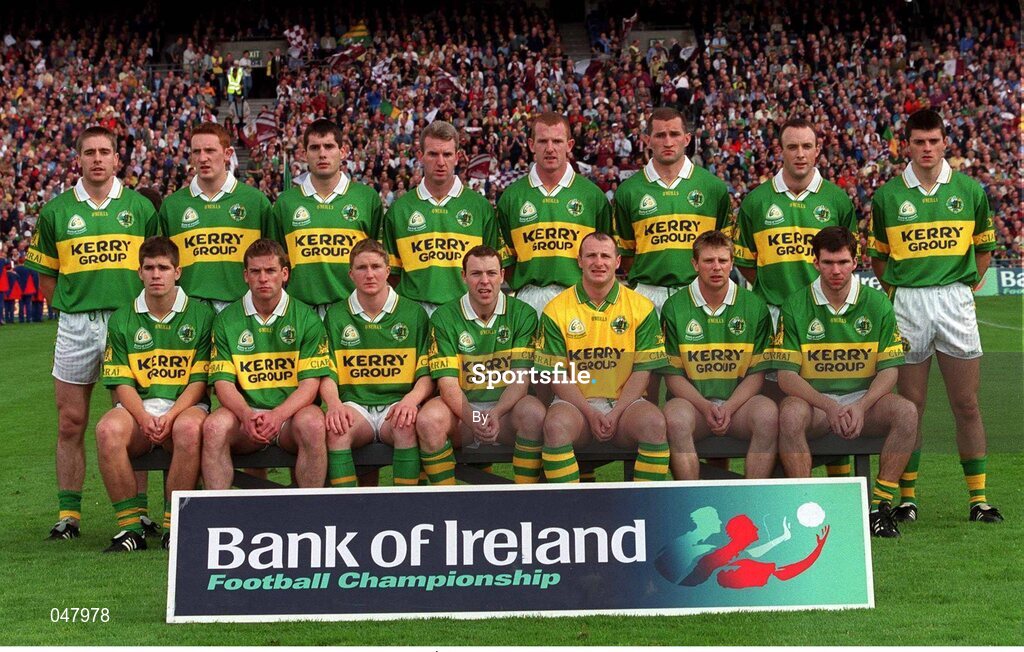 24 September 2000: The Kerry team, left to right, Darragh Ó Sé, Noel Kennelly, Tom O'Sullivan, Mike Hassett, Liam Hassett, Donal Daly, Johnny Crowley, Aodán Mac Gearailt, front row, left to right, Éamonn Fitzmaurice, Dara Ó Cinnéide, Mike Frank Russell, Séamus Moynihan, Declan O'Keeffe, Tomás Ó Sé, Michael McCarthy. Galway v Kerry, All Ireland Football Final, Croke Park, Dublin. Picture credit; Ray McManus/ SPORTSFILE
