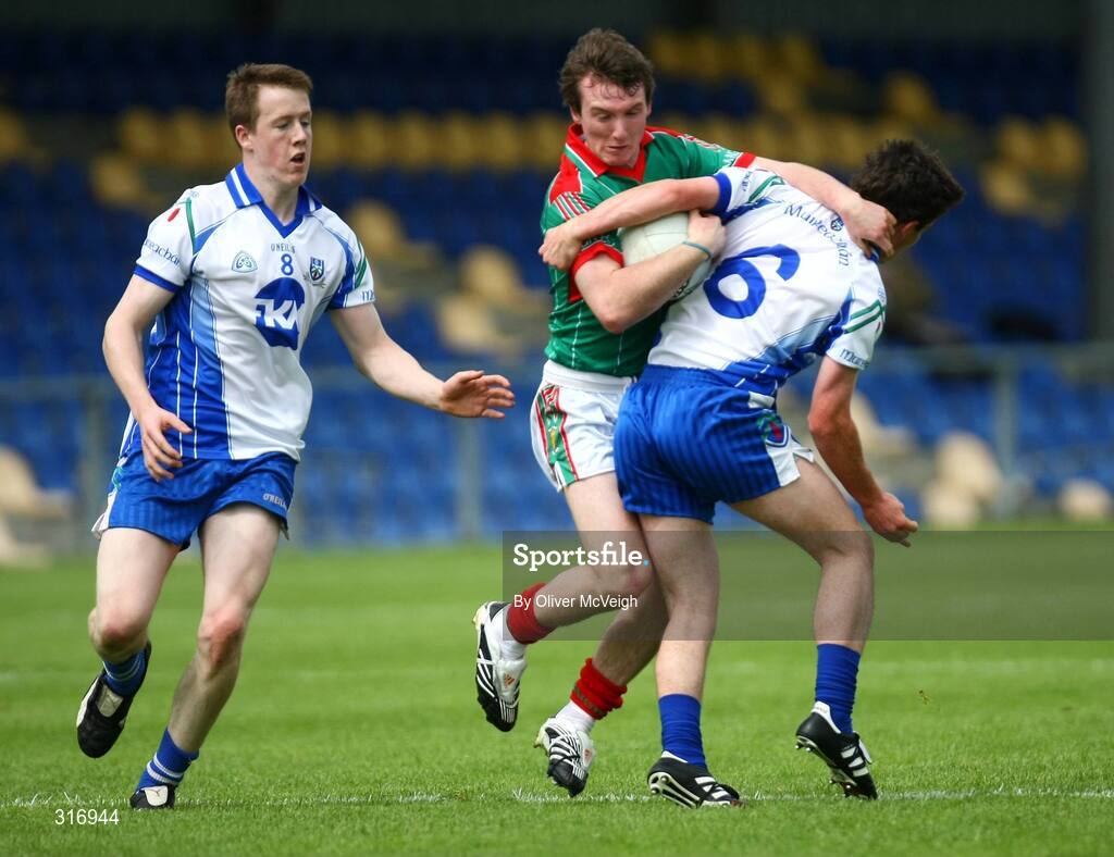 9 August 2008; Cathal Freeman, Mayo, in action against Peter O'Hara and Pauric Boyle, Monaghan. ESB GAA Football All-Ireland Minor Championship Quarter-Final, Mayo v Monaghan, Pearse Park, Longford. Picture credit: Oliver McVeigh / SPORTSFILE