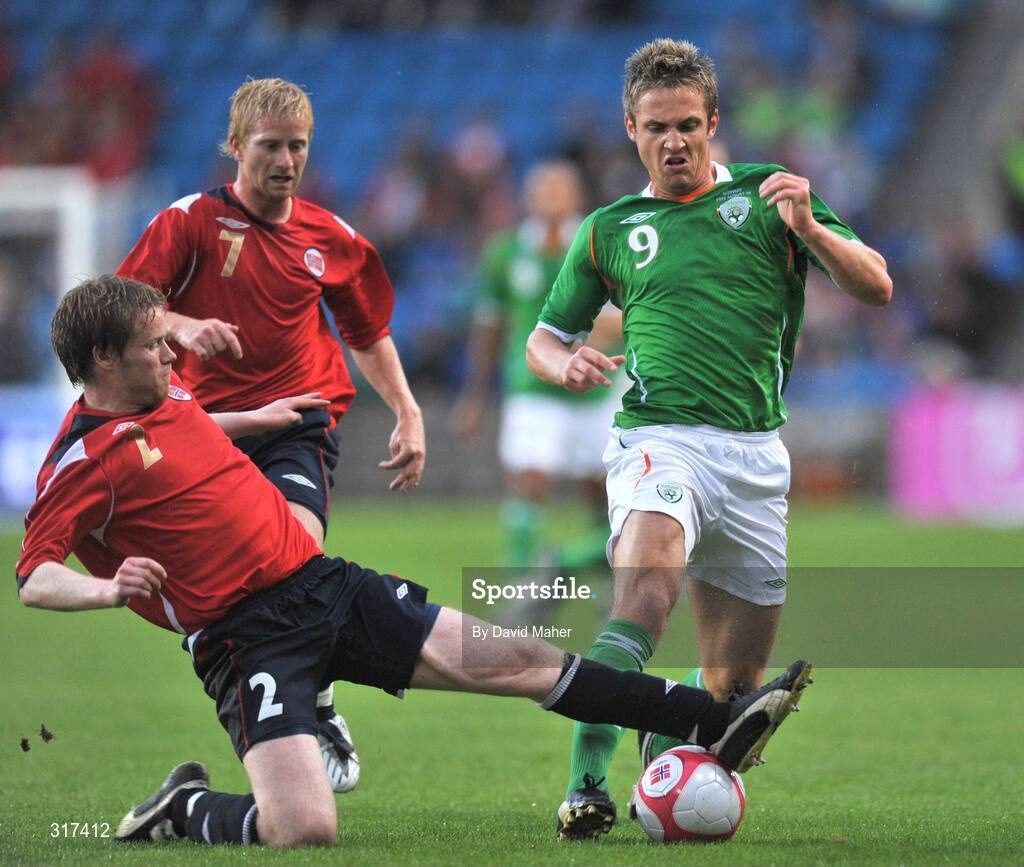 20 August 2008; kevin Doyle, Republic of Ireland, in action against Tom Hogli, Norway. International Friendly, Norway v Republic of Ireland, Ullevall Stadium, Oslo, Norway. Picture credit: David Maher / SPORTSFILE