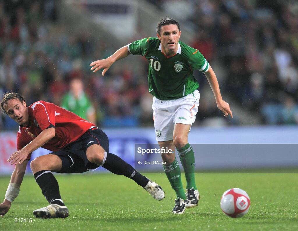 20 August 2008; Robbie Keane, Republic of Ireland, in action against Tore Reginiussen, Norway. International Friendly, Norway v Republic of Ireland, Ullevall Stadium, Oslo, Norway. Picture credit: David Maher / SPORTSFILE