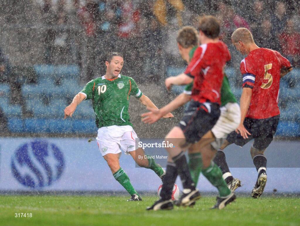 20 August 2008; Republic of Ireland's Robbie Keane shoots to score his side's first goal. International Friendly, Norway v Republic of Ireland, Ullevall Stadium, Oslo, Norway. Picture credit: David Maher / SPORTSFILE
