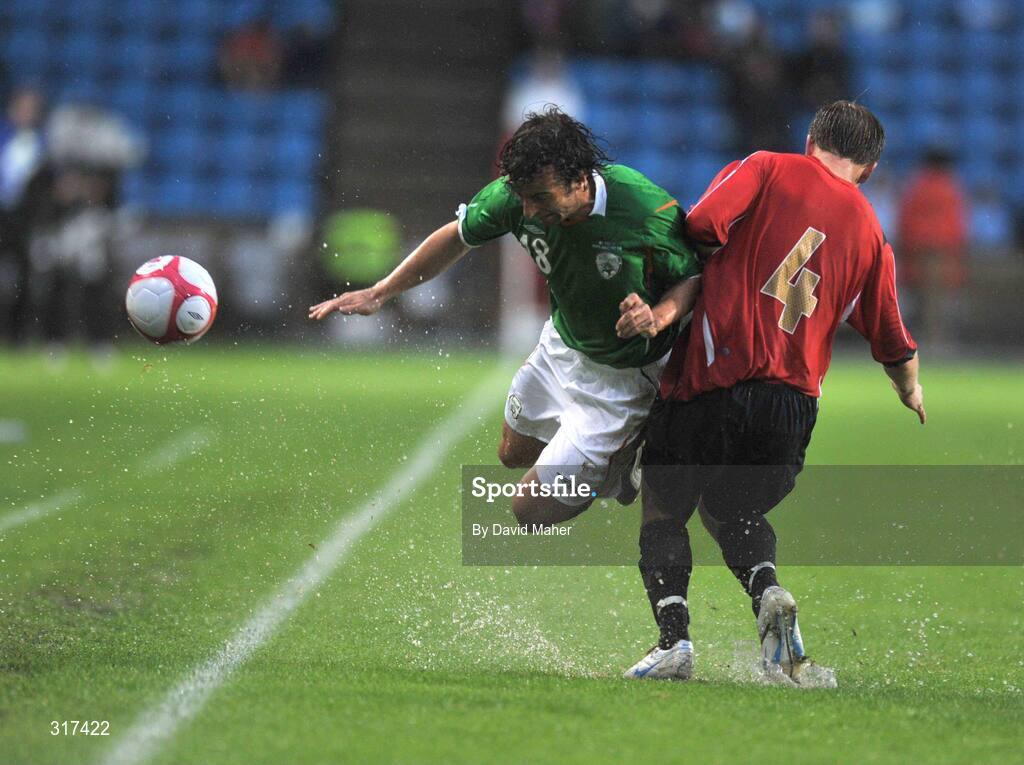 20 August 2008; Stephen Hunt, Republic of Ireland, in action against Fredrik Winsnes, Norway. International Friendly, Norway v Republic of Ireland, Ullevall Stadium, Oslo, Norway. Picture credit: David Maher / SPORTSFILE