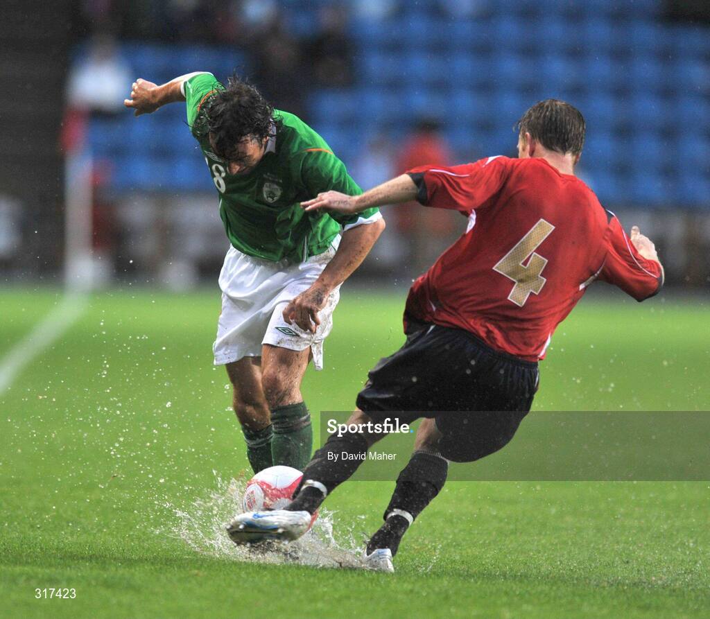20 August 2008; Stephen Hunt, Republic of Ireland, in action against Fredrik Winsnes, Norway. International Friendly, Norway v Republic of Ireland, Ullevall Stadium, Oslo, Norway. Picture credit: David Maher / SPORTSFILE
