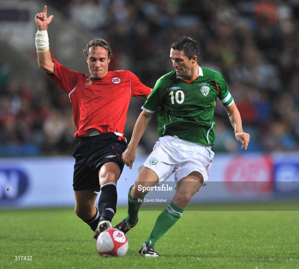 20 August 2008; Robbie Keane, Republic of Ireland, in action against Tore Reginiussen, Norway. International Friendly, Norway v Republic of Ireland, Ullevall Stadium, Oslo, Norway. Picture credit: David Maher / SPORTSFILE