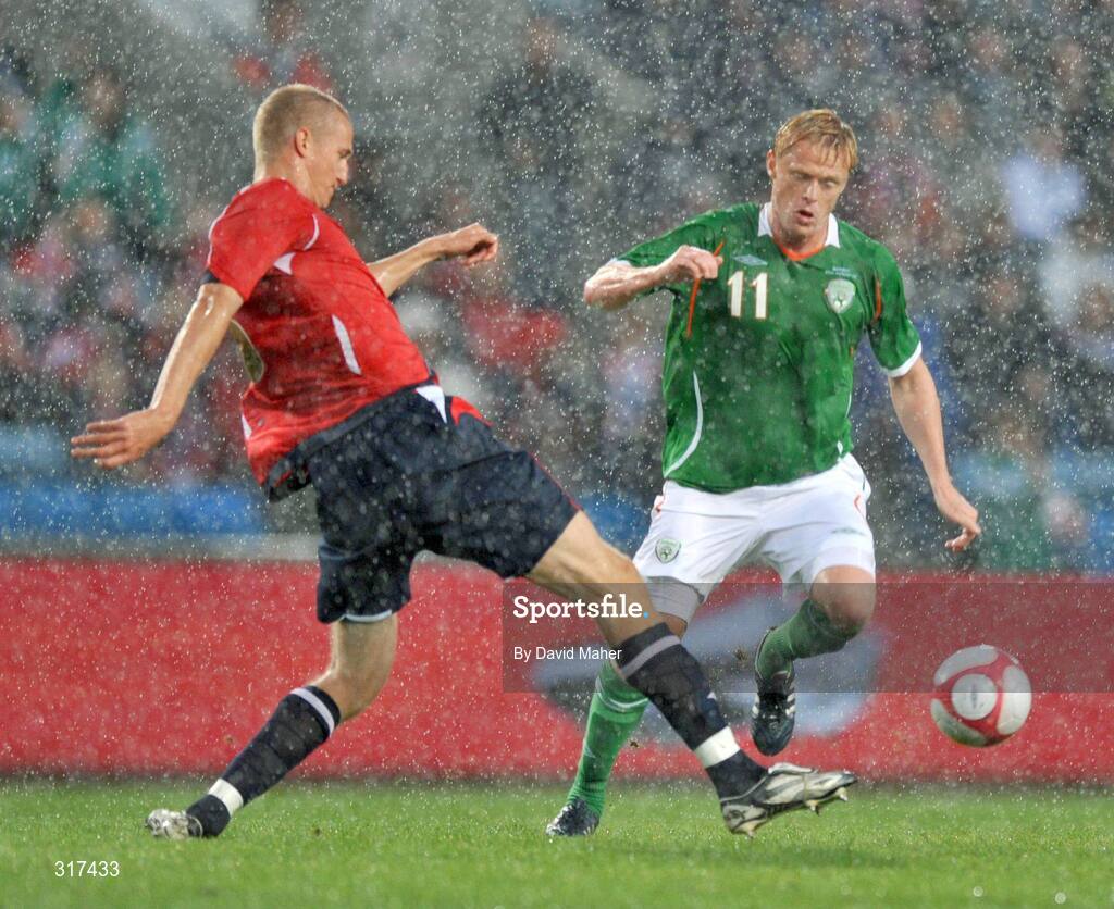20 August 2008; Damien Duff, Republic of Ireland, in action against Brede Hangeland, Norway. International Friendly, Norway v Republic of Ireland, Ullevall Stadium, Oslo, Norway. Picture credit: David Maher / SPORTSFILE
