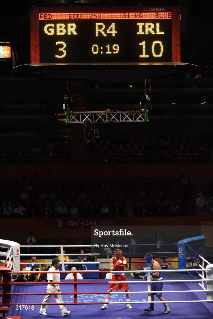 22 August 2008; The scoreboard indicates a victory for Kenny Egan, Ireland, over Tony Jeffries, in red from Great Brittan, during their semi-final bout of the Light Heavy weight, 81kg, contest. Beijing 2008 - Games of the XXIX Olympiad, Beijing Workers Gymnasium, Olympic Green, Beijing, China. Picture credit: Ray McManus / SPORTSFILE