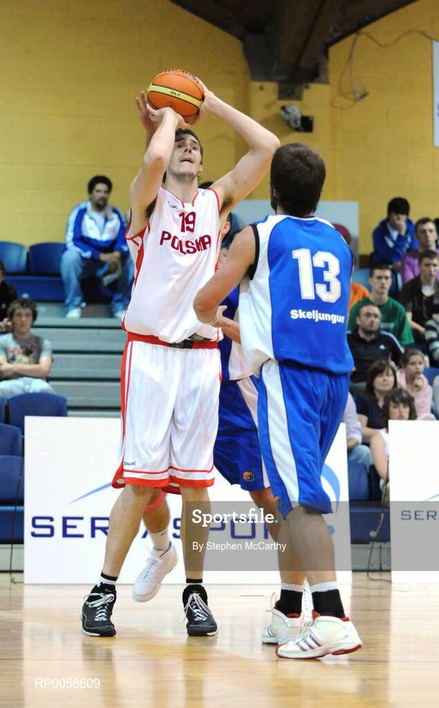 21 August 2008; Pawel Mroz, Poland, in action against Hlynur Baeringsson, Iceland. Emerald Hoops Day 1, Poland v Iceland, National Basketball Arena, Tallaght, Co. Dublin. Picture credit: Stephen McCarthy / SPORTSFILE
