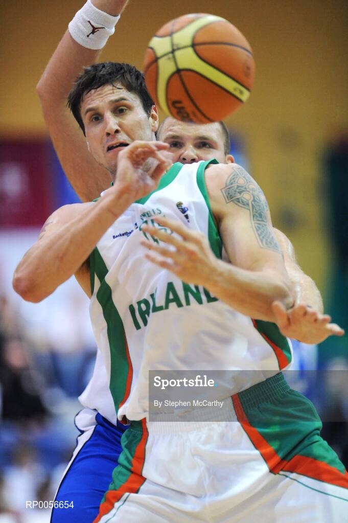 22 August 2008; Justen Naughton, Ireland, in action against Sigurour Thorsteinsson, Iceland. Emerald Hoops Day 2, Ireland v Iceland, National Basketball Arena, Tallaght, Dublin. Picture credit: Stephen McCarthy / SPORTSFILE