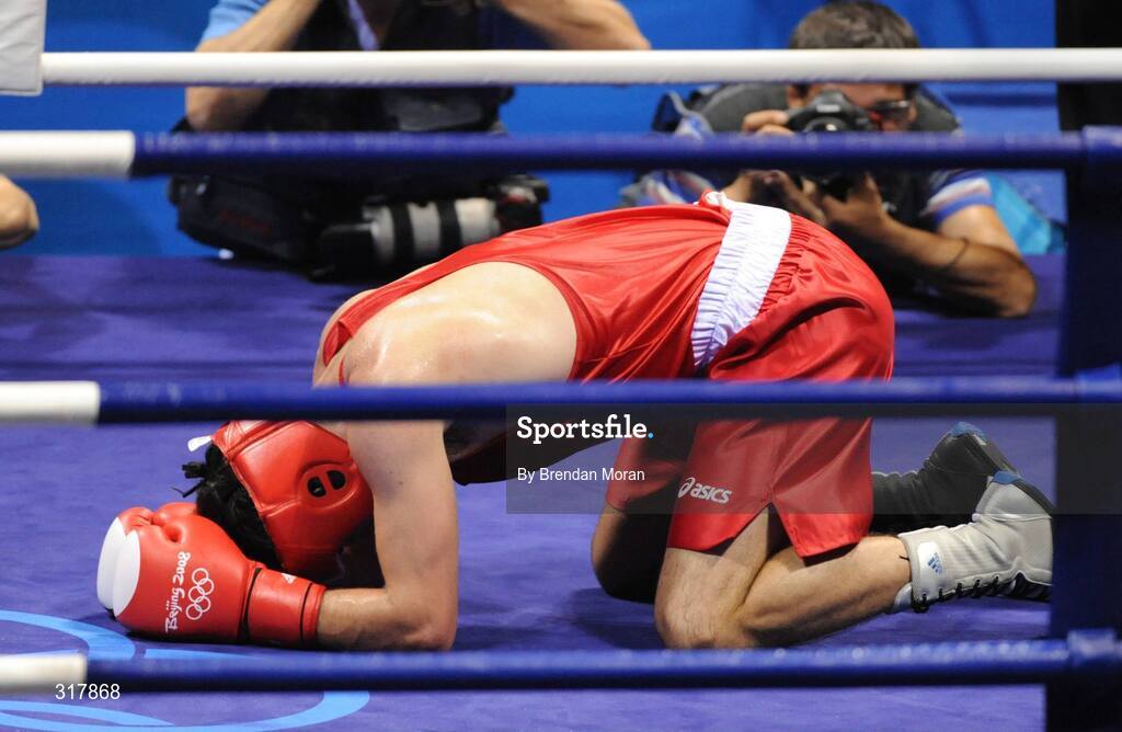 24 August 2008; Kenneth Egan, Ireland, drops to his knees after being defeated by Xiaoping Zhang, China, in the Light Heavy weight Final, 81kg, contest. Beijing 2008 - Games of the XXIX Olympiad, Beijing Workers' Gymnasium, Olympic Green, Beijing, China. Picture credit: Brendan Moran / SPORTSFILE