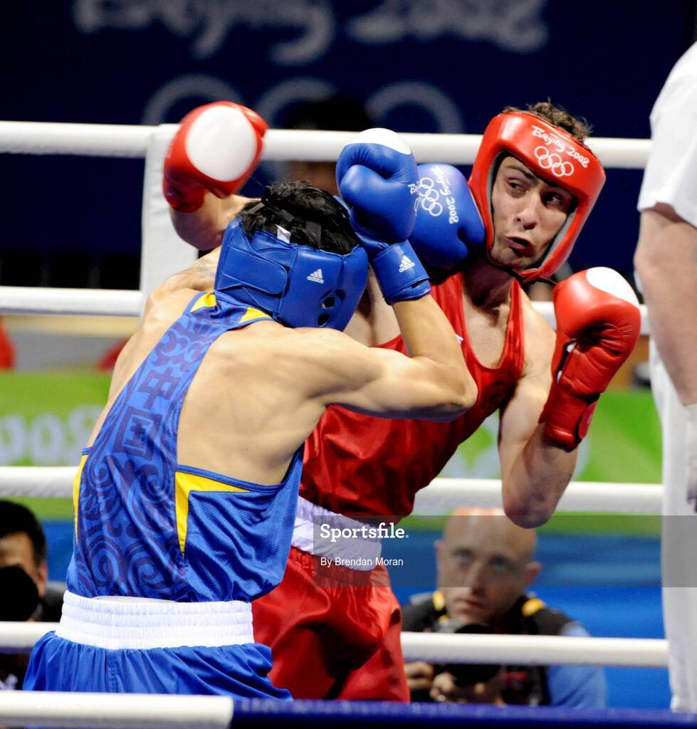 24 August 2008; Kenneth Egan, Ireland, is caught during his bout with Xiaoping Zhang, in blue, China, in the Light Heavy weight Final, 81kg, contest. Beijing 2008 - Games of the XXIX Olympiad, Beijing Workers' Gymnasium, Olympic Green, Beijing, China. Picture credit: Brendan Moran / SPORTSFILE