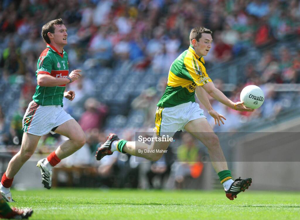 24 August 2008; Daithi Casey, Kerry, in action against Cathal Freeman, Mayo. ESB GAA Football All-Ireland Minor Championship Semi-Final, Kerry v Mayo, Croke Park, Dublin. Picture credit: David Maher / SPORTSFILE