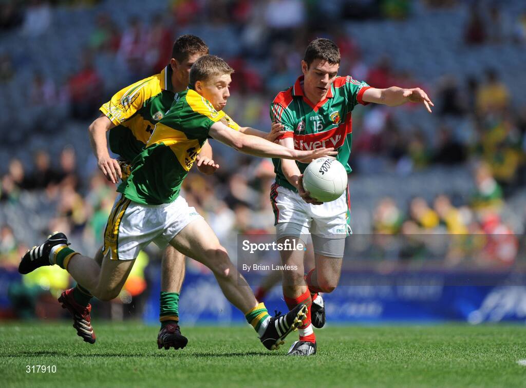 24 August 2008; Aodan Walsh, Mayo, in action against Peter Crowley, Kerry. ESB GAA Football All-Ireland Minor Championship Semi-Final, Kerry v Mayo, Croke Park, Dublin. Picture credit: Brian Lawless / SPORTSFILE