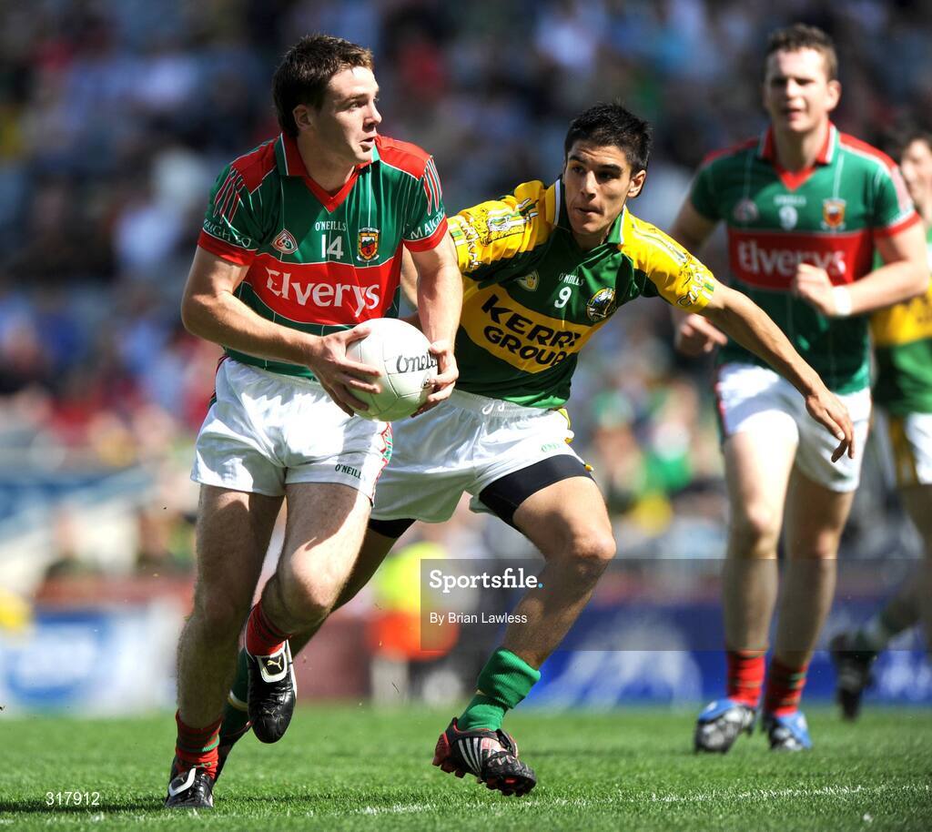 24 August 2008; Gerard McDonagh, Mayo, in action against Wayne Gutherie, Kerry. ESB GAA Football All-Ireland Minor Championship Semi-Final, Kerry v Mayo, Croke Park, Dublin. Picture credit: Brian Lawless / SPORTSFILE
