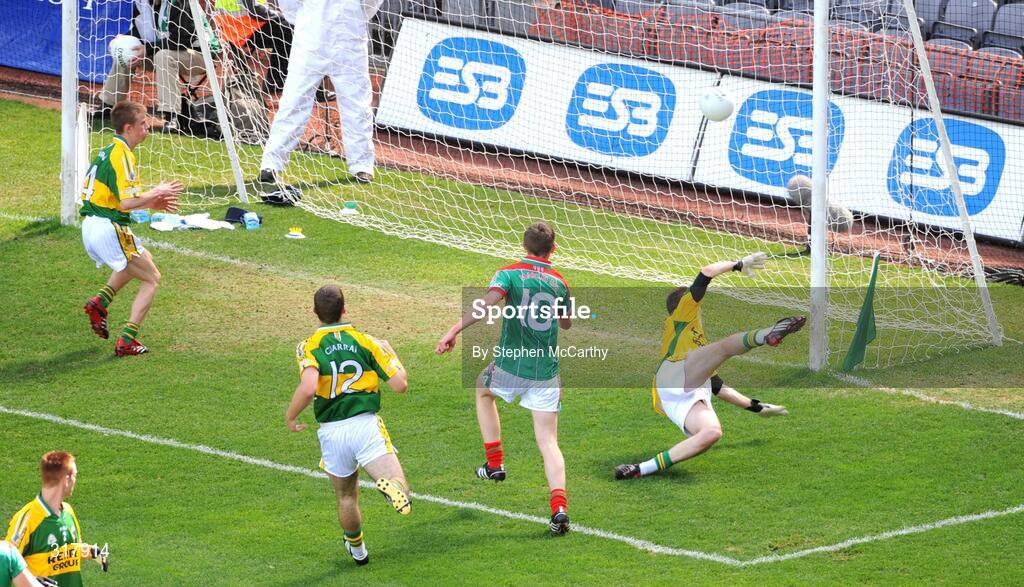 24 August 2008; Sean McHale, Mayo, shoots to score his side's first goal despite the attention of Kerry goalkeeper Brian Kelly, Colm O'Shea, 12, and Fionn Fitzgerald, Kerry. ESB GAA Football All-Ireland Minor Championship Semi-Final, Kerry v Mayo, Croke Park, Dublin. Picture credit: Stephen McCarthy / SPORTSFILE