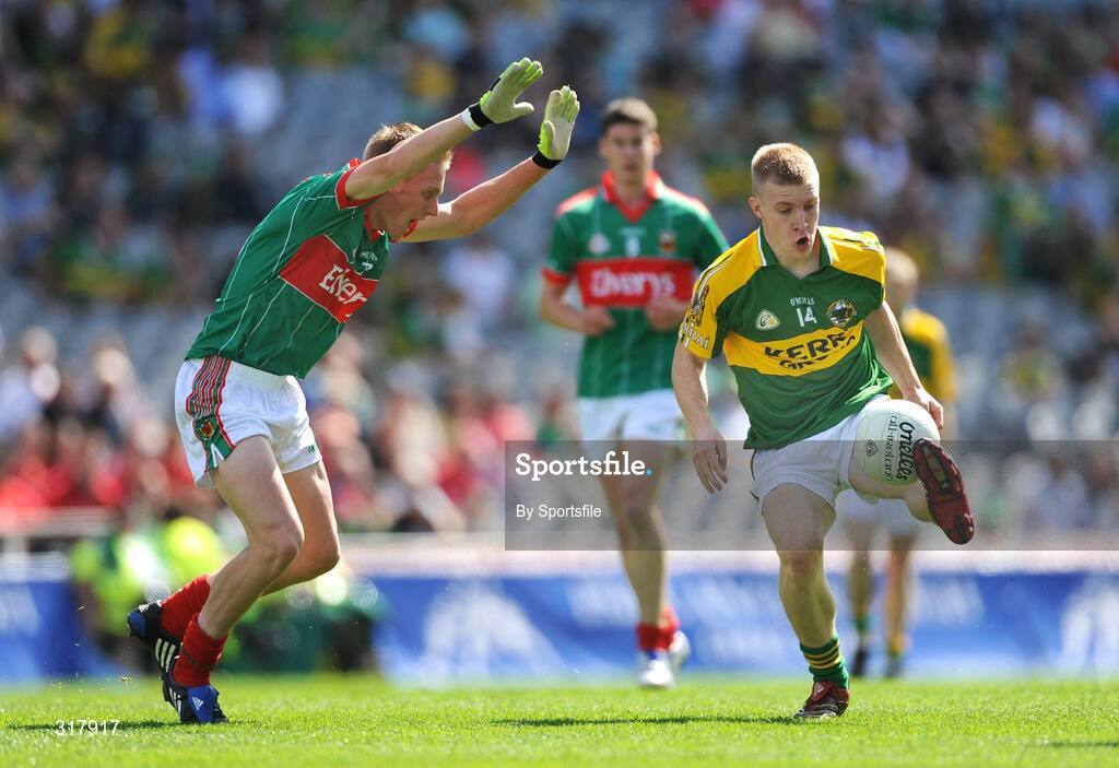 24 August 2008; Barry John Walsh, Kerry, in action against Kevin Keane, Mayo. ESB GAA Football All-Ireland Minor Championship Semi-Final, Kerry v Mayo, Croke Park, Dublin. Photo by Sportsfile