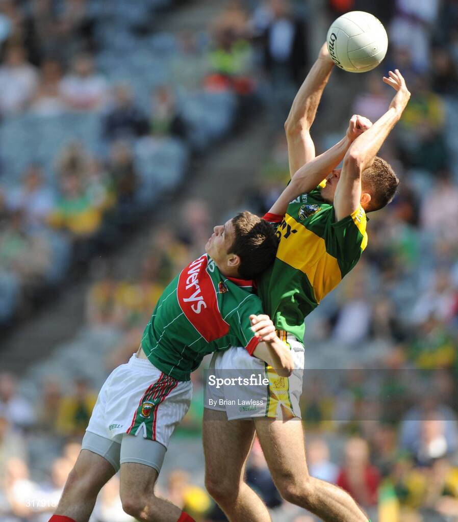 24 August 2008; Barry Shanahan, Kerry, in action against Aodan Walsh, Mayo. ESB GAA Football All-Ireland Minor Championship Semi-Final, Kerry v Mayo, Croke Park, Dublin. Picture credit: Brian Lawless / SPORTSFILE