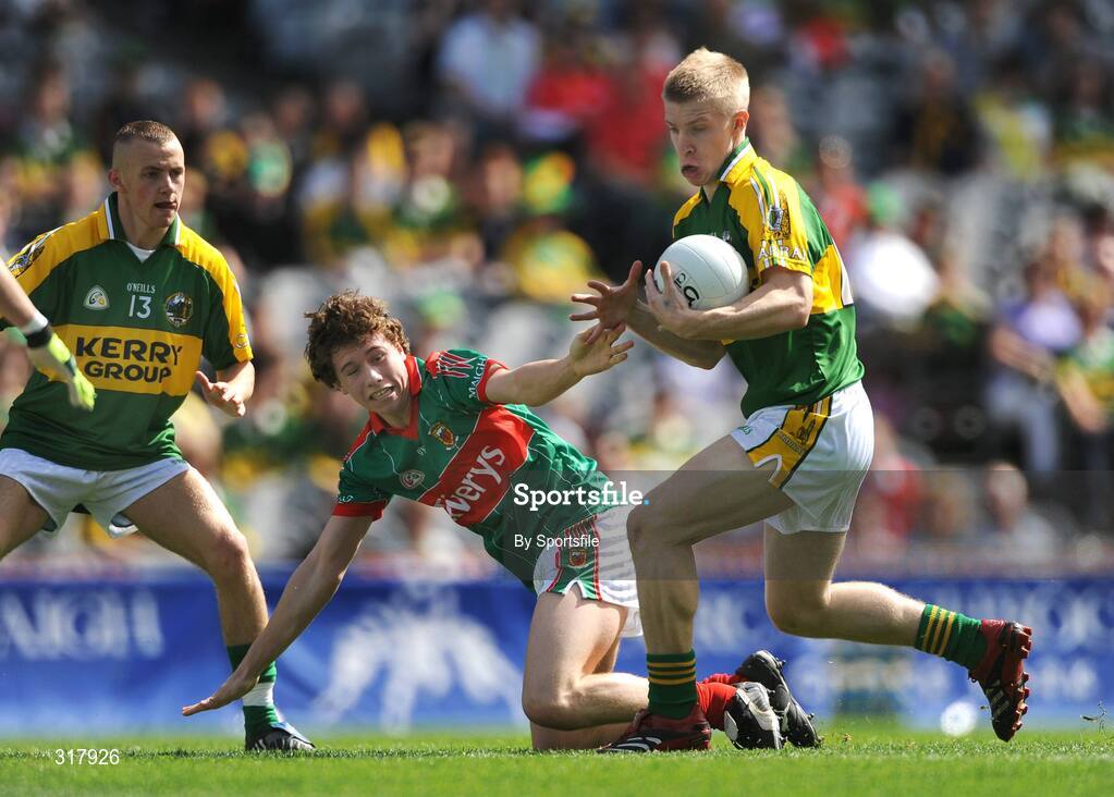 24 August 2008; Barry John Walsh, Kerry, in action against Eoin Reilly, Mayo. ESB GAA Football All-Ireland Minor Championship Semi-Final, Kerry v Mayo, Croke Park, Dublin. Photo by Sportsfile