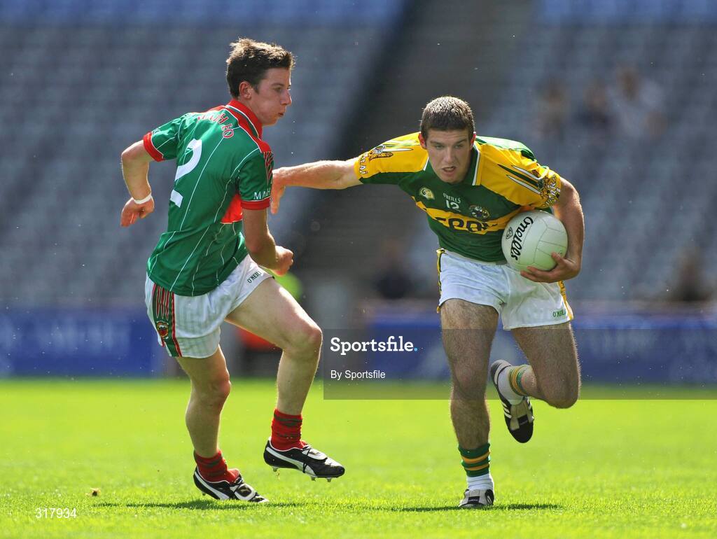 24 August 2008; Colm O'Shea, Kerry, in action against David Dolan, Mayo. ESB GAA Football All-Ireland Minor Championship Semi-Final, Kerry v Mayo, Croke Park, Dublin. Photo by Sportsfile