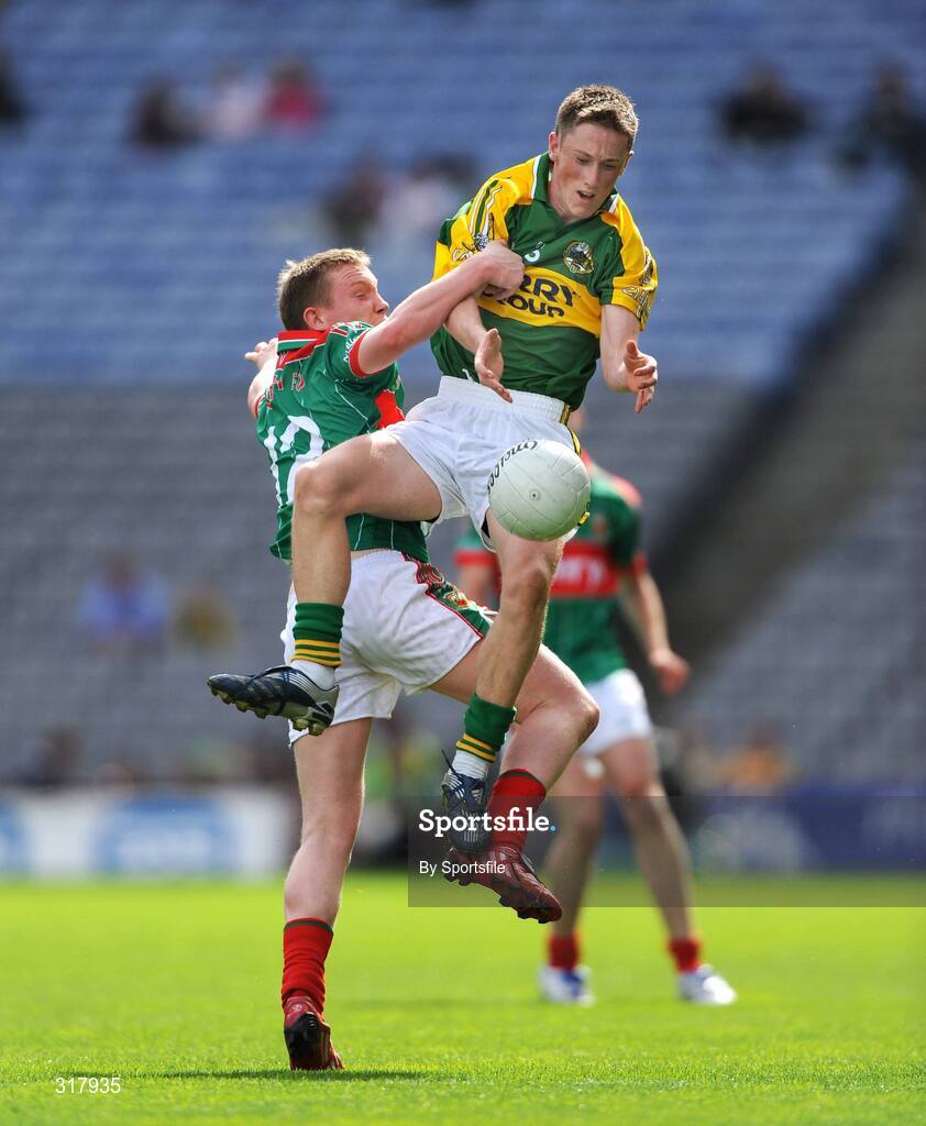 24 August 2008; Jonathon Lyne, Kerry, in action against Raymond Geraghty, Mayo. ESB GAA Football All-Ireland Minor Championship Semi-Final, Kerry v Mayo, Croke Park, Dublin. Photo by Sportsfile