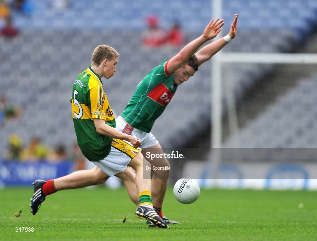 24 August 2008; Peter Crowley, Kerry, in action against Alex Corduff, Mayo. ESB GAA Football All-Ireland Minor Championship Semi-Final, Kerry v Mayo, Croke Park, Dublin. Photo by Sportsfile