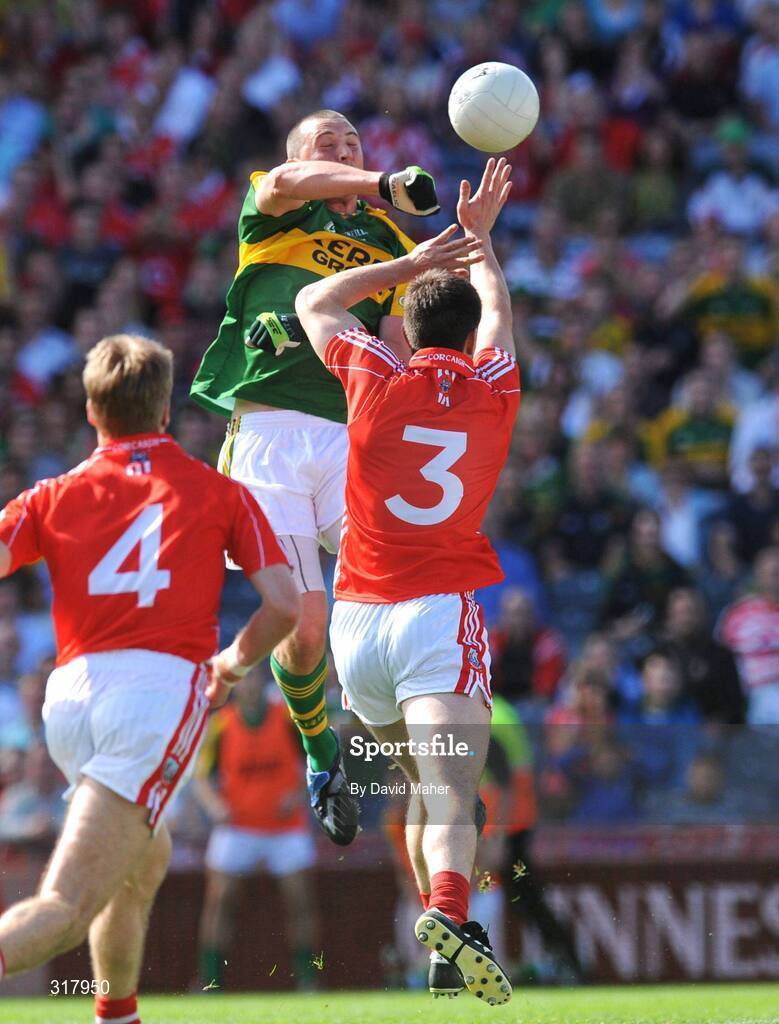 24 August 2008; Kieran Donaghy, Kerry, beats Derek Kavanagh, Cork to score his side's first goal. GAA Football All-Ireland Senior Championship Semi-Final, Kerry v Cork, Croke Park, Dublin. Picture credit: David Maher / SPORTSFILE