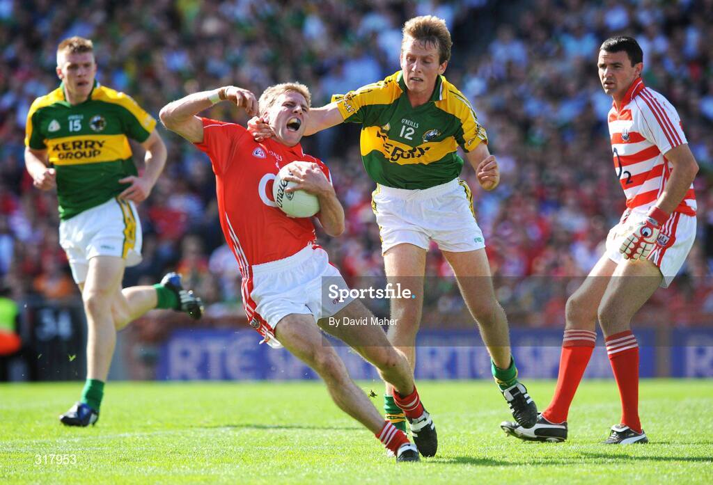 24 August 2008; Donnacha Walsh, Kerry, in action against Anthony Lynch, Cork. GAA Football All-Ireland Senior Championship Semi-Final, Kerry v Cork, Croke Park, Dublin. Picture credit: David Maher / SPORTSFILE