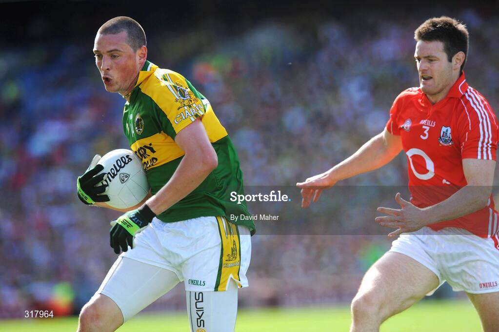 24 August 2008; Kieran Donaghy, Kerry, in action against  Derek Kavanagh, Cork. GAA Football All-Ireland Senior Championship Semi-Final, Kerry v Cork, Croke Park, Dublin. Picture credit: David Maher / SPORTSFILE