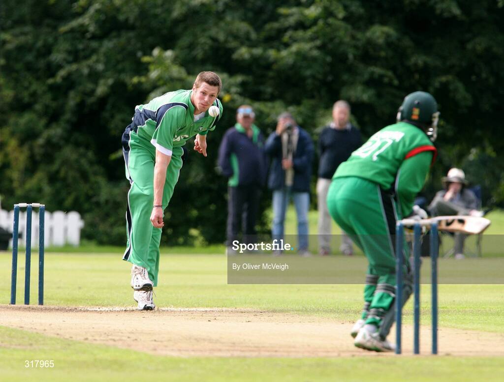 24 August 2008; Boyd Rankin, Ireland, bowls against  Kenya. One Day International, Ireland v Kenya, Stormont, Belfast. Picture credit: Oliver McVeigh / SPORTSFILE