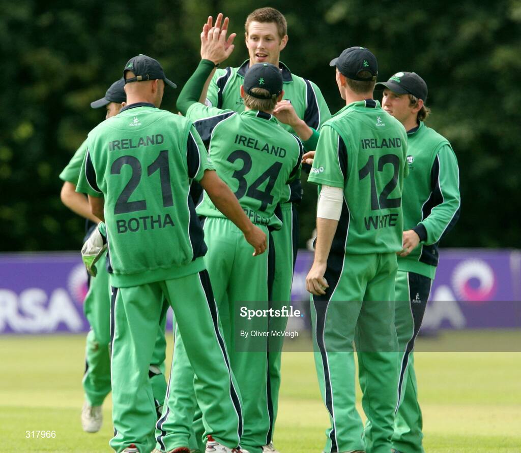 24 August 2008; Boyd Rankin, Ireland, centre, takes the congratulations of his team mates after taking a wicket. One Day International, Ireland v Kenya, Stormont, Belfast. Picture credit: Oliver McVeigh / SPORTSFILE