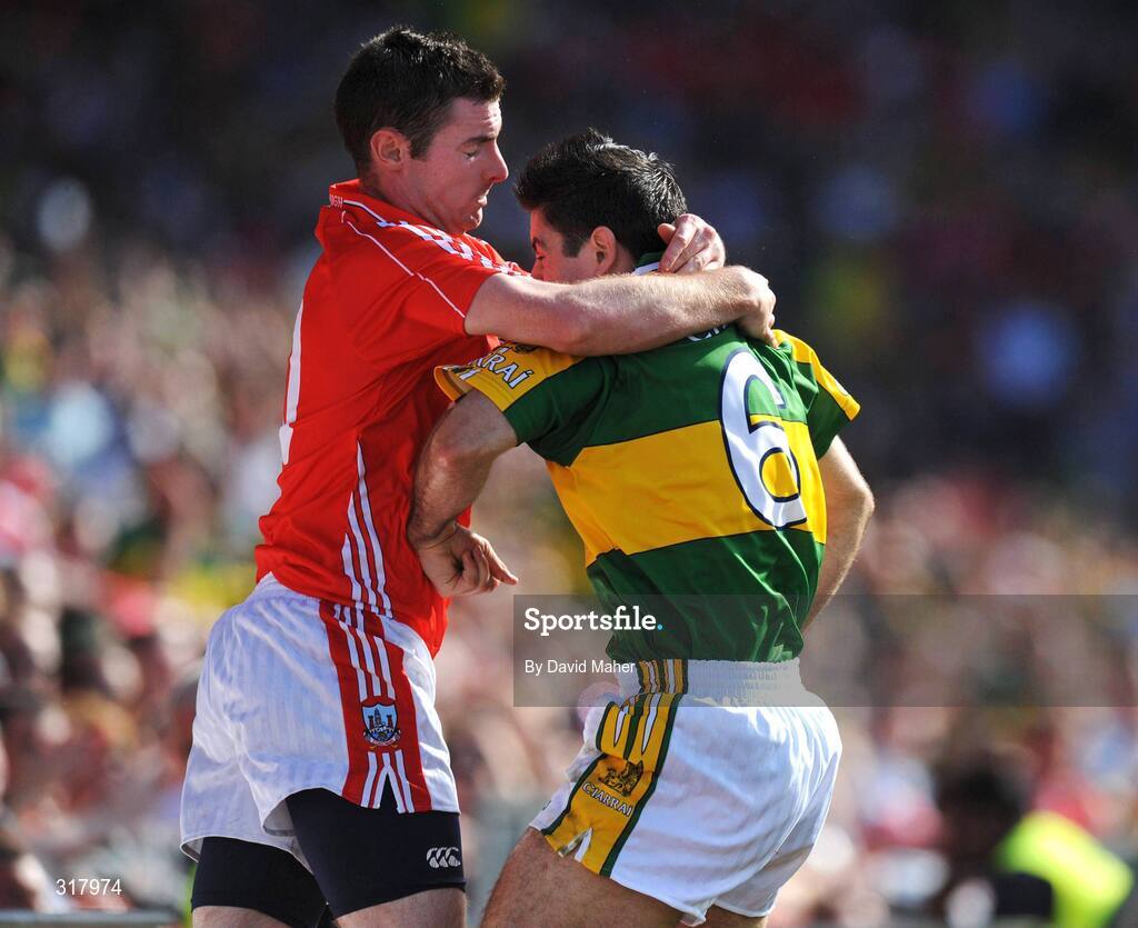 24 August 2008; Donncha O'Connor, Cork, tussles with Aidan O'Mahony, Kerry, before being sent off by Referee Joe McQuillan. GAA Football All-Ireland Senior Championship Semi-Final, Kerry v Cork, Croke Park, Dublin. Picture credit: David Maher / SPORTSFILE