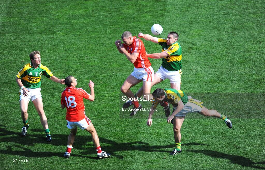24 August 2008; Kerry players, from left, Donnacha Walsh, Darragh O Se and Declan O'Sullivan, in action against Alan O'Connor and John Miskella, 18, Cork. GAA Football All-Ireland Senior Championship Semi-Final, Kerry v Cork, Croke Park, Dublin. Picture credit: Stephen McCarthy / SPORTSFILE