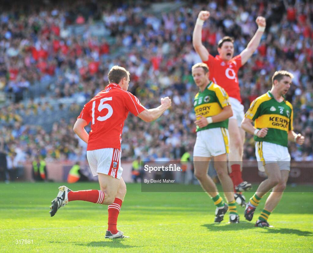 24 August 2008; John Hayes, no.15, Cork celebrates with team-mate Michael Cussen, after scoring his side's equalizing goal from a penalty in injury time. GAA Football All-Ireland Senior Championship Semi-Final, Kerry v Cork, Croke Park, Dublin. Picture credit: David Maher / SPORTSFILE