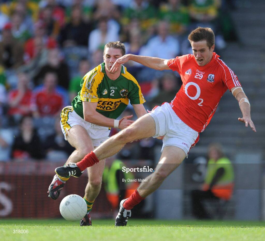 24 August 2008; Kevin McMahon, Cork, in action against Marc O'Se, Kerry. GAA Football All-Ireland Senior Championship Semi-Final, Kerry v Cork, Croke Park, Dublin. Picture credit: David Maher / SPORTSFILE