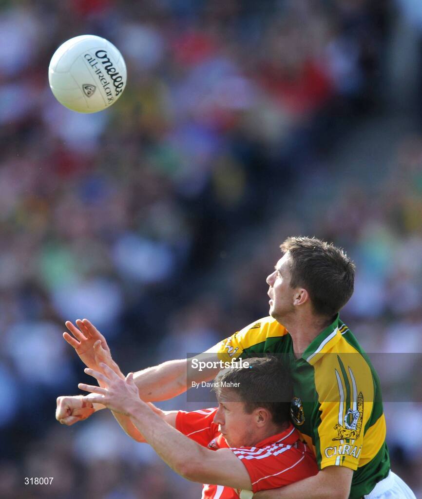 24 August 2008; Marc O'Se, Kerry, in action against John Hayes, Cork. GAA Football All-Ireland Senior Championship Semi-Final, Kerry v Cork, Croke Park, Dublin. Picture credit: David Maher / SPORTSFILE