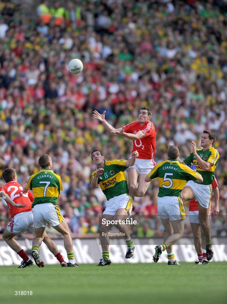 24 August 2008; Graham Canty, Cork, in action against Declan O'Sullivan, Kerry. GAA Football All-Ireland Senior Championship Semi-Final, Kerry v Cork, Croke Park, Dublin. Photo by Sportsfile
