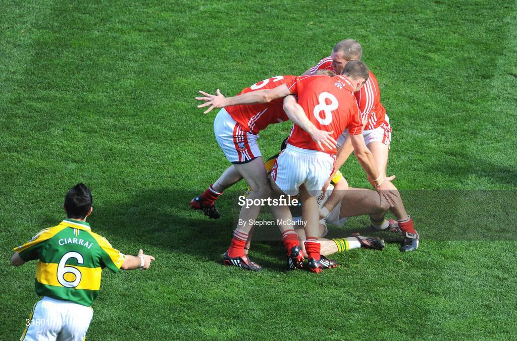 24 August 2008; Cork players Ger Spillane, 6, Alan O'Connor, 8, and Pearse O'Neill surround Bryan Sheehan, Kerry. GAA Football All-Ireland Senior Championship Semi-Final, Kerry v Cork, Croke Park, Dublin. Picture credit: Stephen McCarthy / SPORTSFILE