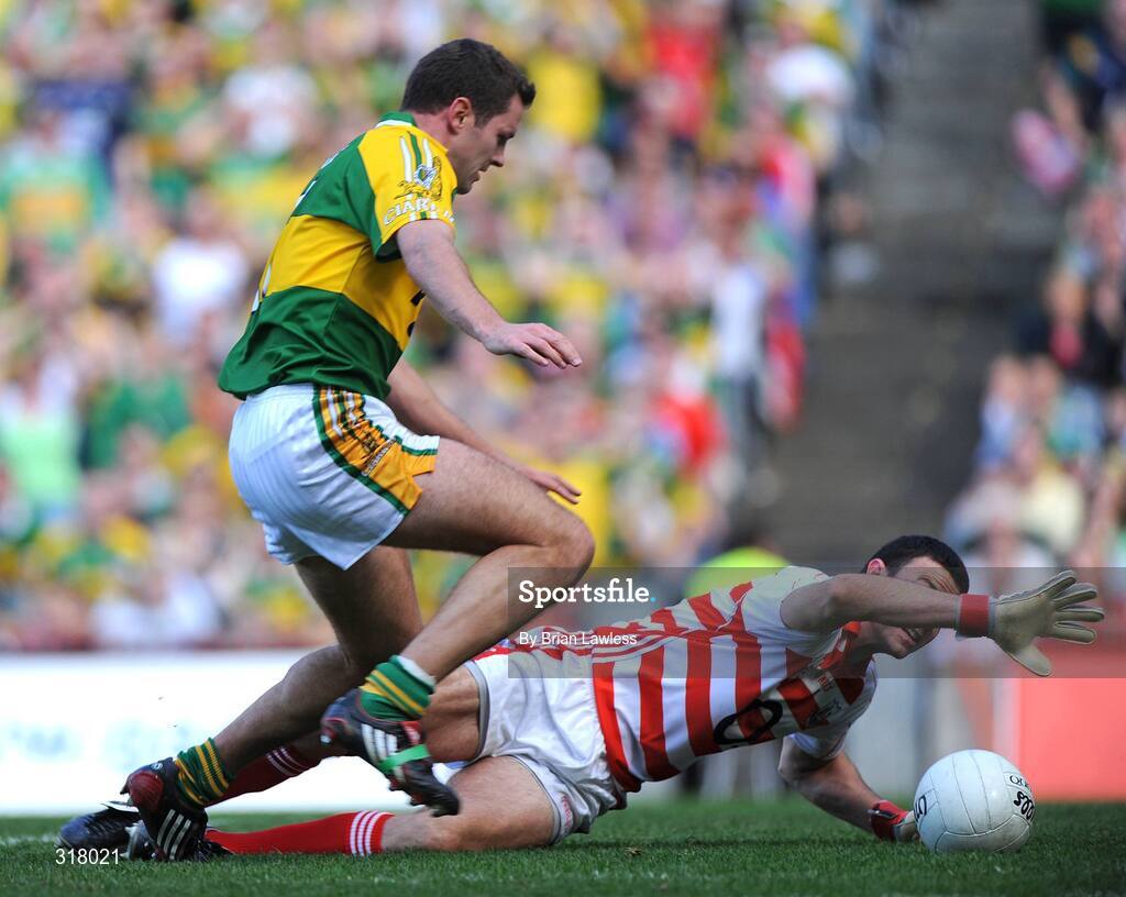24 August 2008; Eoin Brosnan, Kerry, in action against Alan Quirke, Cork. GAA Football All-Ireland Senior Championship Semi-Final, Kerry v Cork, Croke Park, Dublin. Picture credit: Brian Lawless / SPORTSFILE