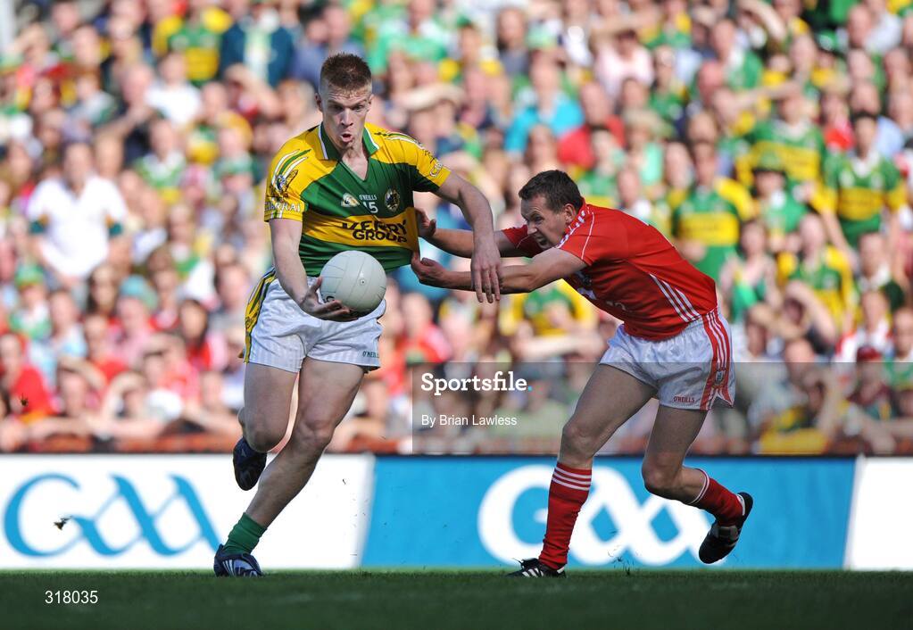 24 August 2008; Tommy Walsh, Kerry, in action against Diarmuid Duggan, Cork. GAA Football All-Ireland Senior Championship Semi-Final, Kerry v Cork, Croke Park, Dublin. Picture credit: Brian Lawless / SPORTSFILE