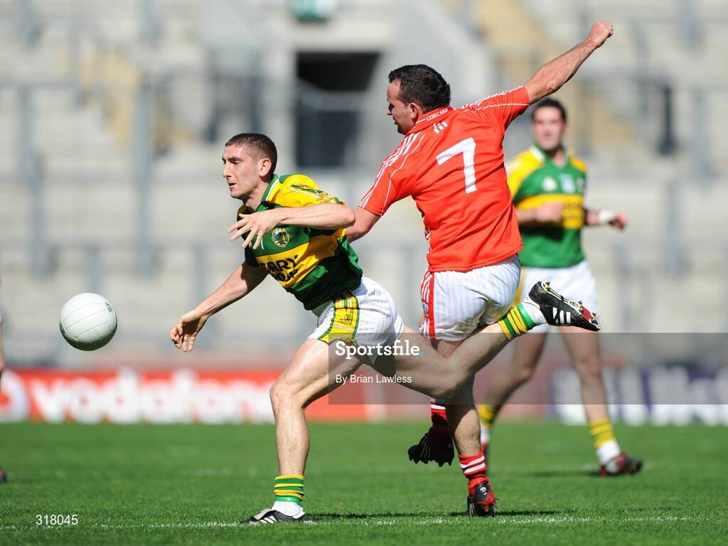 24 August 2008; Killian Young, Kerry, in action against Kieran O'Connor, Cork. GAA Football All-Ireland Senior Championship Semi-Final, Kerry v Cork, Croke Park, Dublin. Picture credit: Brian Lawless / SPORTSFILE