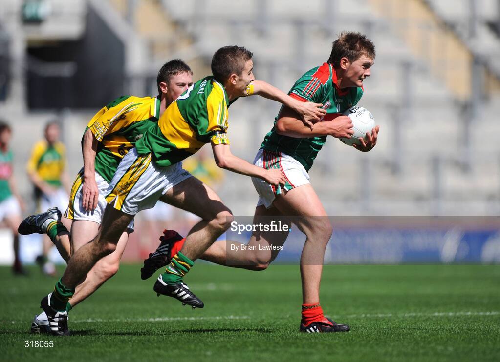 24 August 2008; Aodan O'Shea, Mayo, in action against Maurice Hickey and Jonathan Lyne, left, Kerry. ESB GAA Football All-Ireland Minor Championship Semi-Final, Kerry v Mayo, Croke Park, Dublin. Picture credit: Brian Lawless / SPORTSFILE