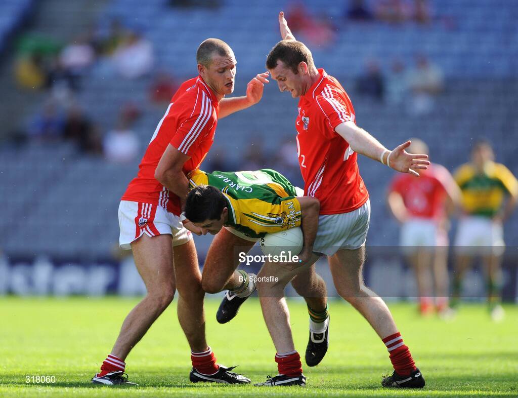 24 August 2008; Aidan O'Mahony, Kerry, in action against Pearse O'neill, left and Nicholas Murphy, right, Cork. GAA Football All-Ireland Senior Championship Semi-Final, Kerry v Cork, Croke Park, Dublin. Photo by Sportsfile